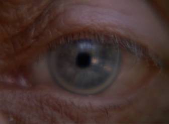 Droit dans les yeux